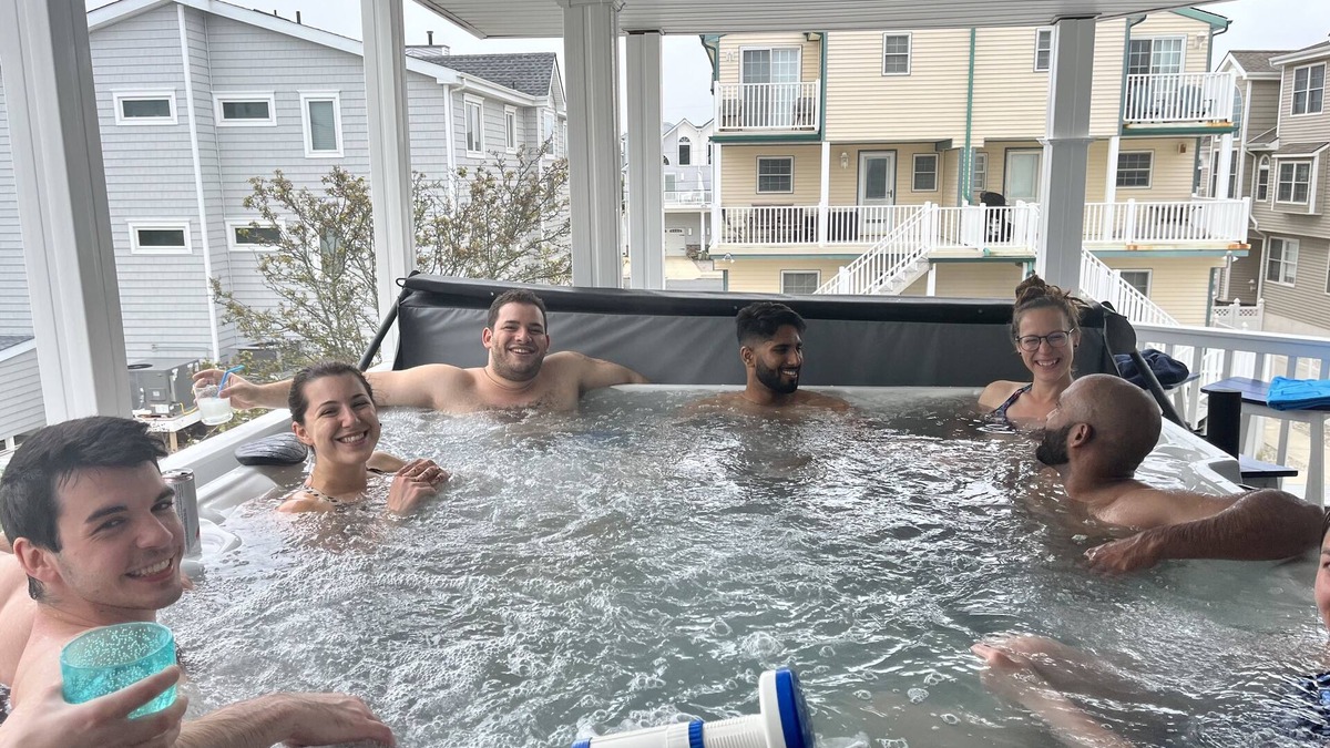 Sea Isle City House | Renovated 2025! 6BR-incl. loft, 2 master suite, deckHOT TUB, 4 houses from beach