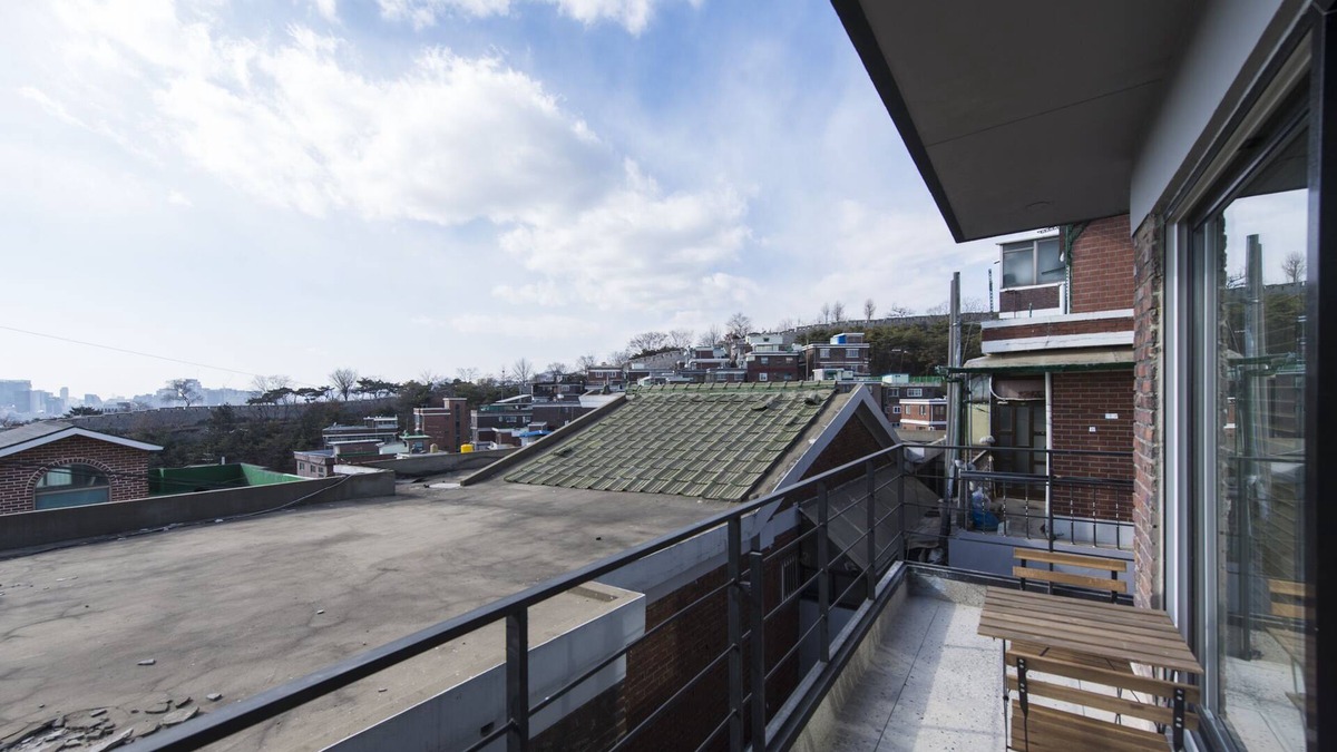 Changsin-dong Apartment | Renovated 2Bedroom Apt w/ stunning view