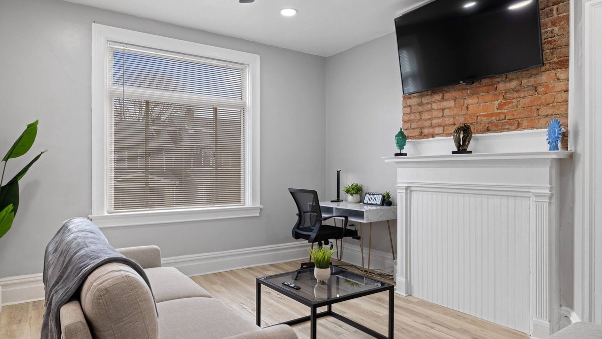 Pittsburgh Apartment | Renovated 2BR/1BA Apt in Highland Park!