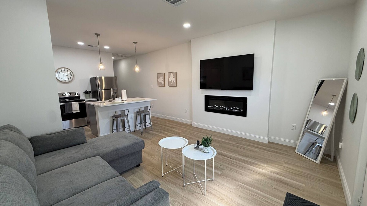 Oak Cliff House | Renovated 2BR/1BA Duplex Unit in Bishop Arts