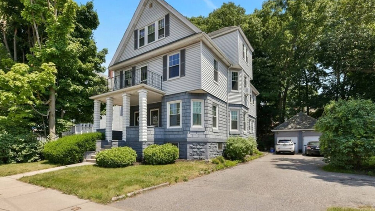 Dedham Apartment | Renovated 3-bedroom apartment in Dedham - Legacy Mall