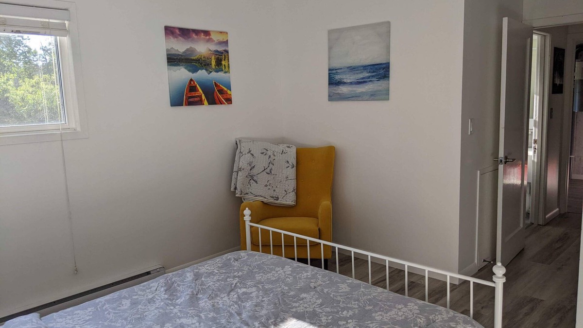 Turkey Point Cottage | Renovated 3 Bedroom Cabin by the lake