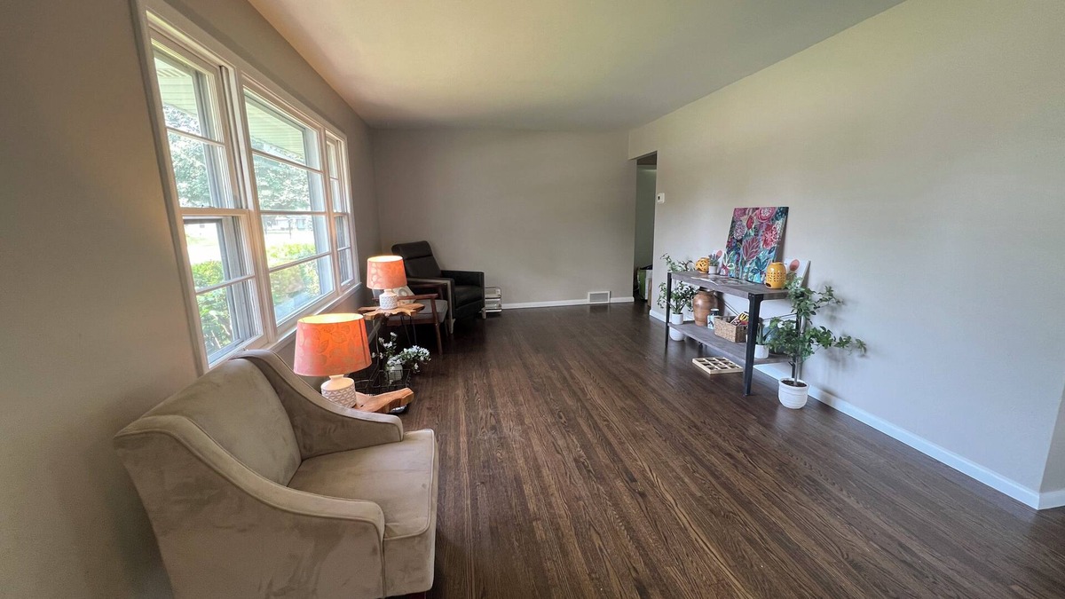 East Bloomington House | Renovated 3-bedroom house with granite and hardwood located near MOA and MSP