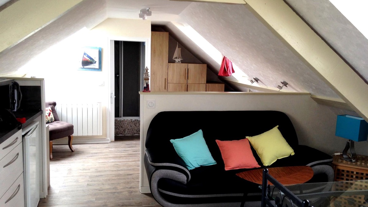 Courtoisville-Sillon-Moka Apartment | Renovated 38 m2 studio, facing the sea