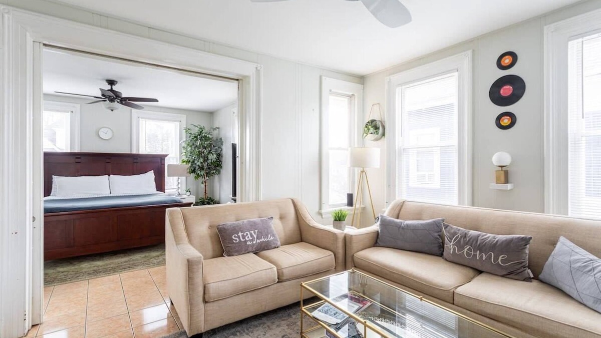 West End - West Side Apartment | Renovated 3BR Apt/Easy Check-In/FamilyFriendly