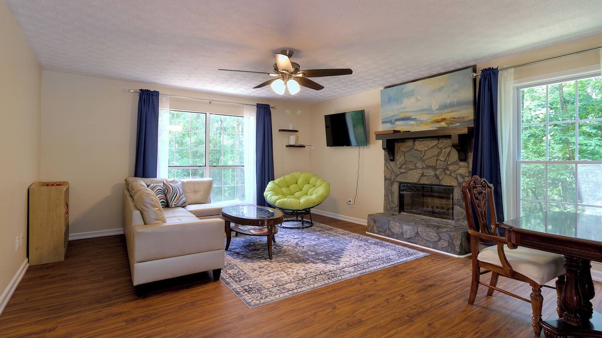 Cartersville House | Renovated 3BR Family Retreat at LakePoint - Firepit, Patio and a Ping Pong Table