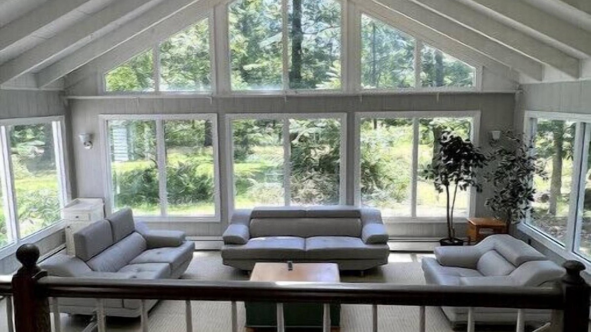Blooming Glen House | Renovated 4/2 Country Home w/Vaulted Family Roomn