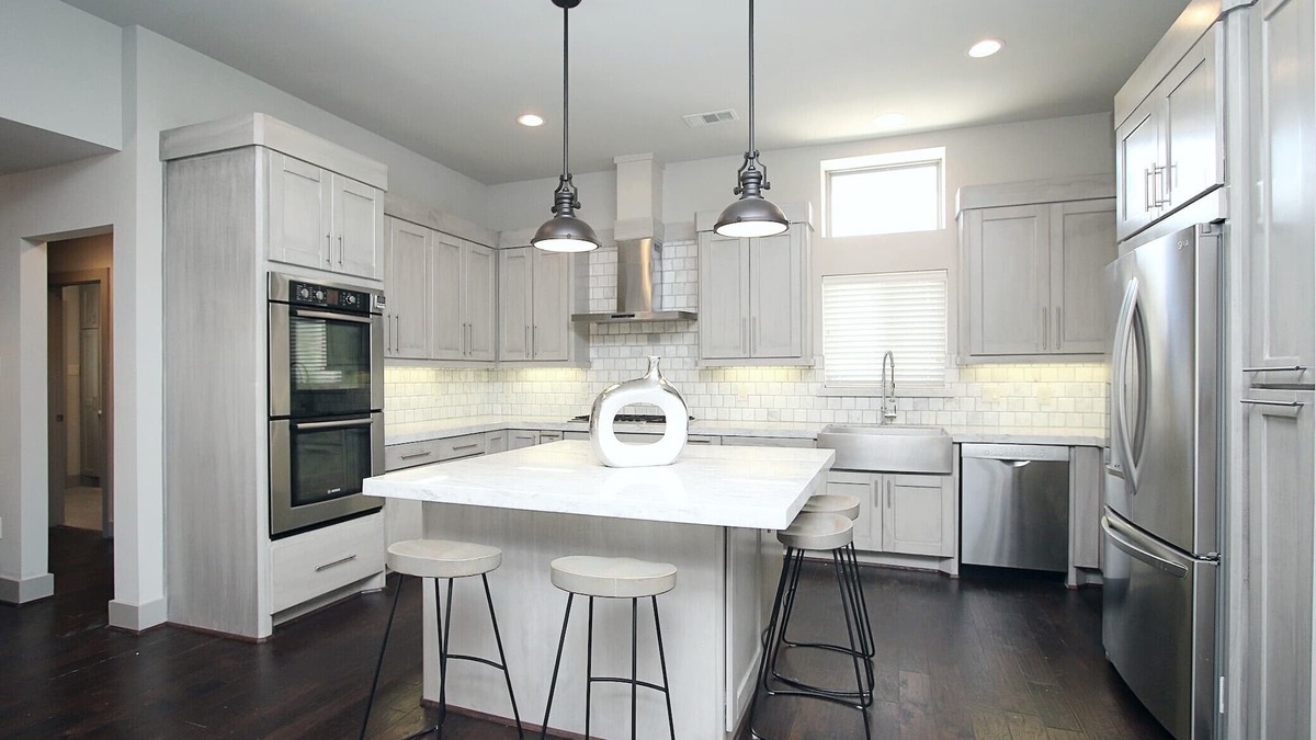 Houston House | Renovated 5 Bedroom, 4 Bath Private Home Fully-furnished near MDA TMC Galleria