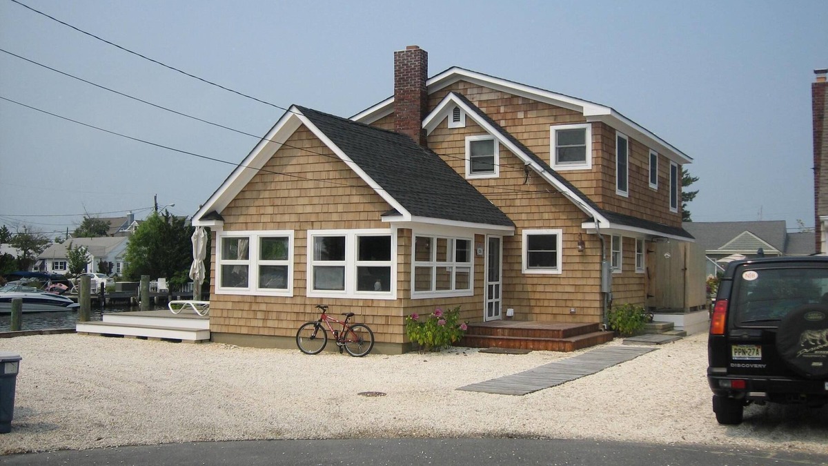 Normandy Beach House | Renovated 5 Bedroom 2 Bath Waterfront Summer Beach House