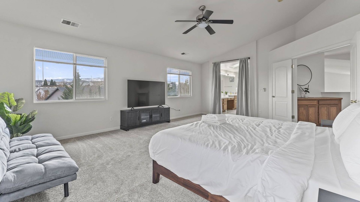 Northwest Reno House | Renovated 5BD/3BA Reno/Tahoe Getaway