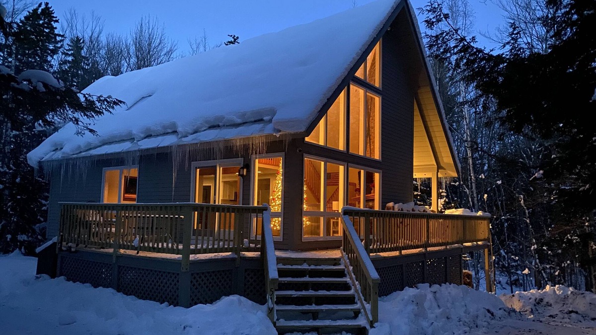 Mountain Acres House | Renovated 5BR ski house minutes from Stratton, Bromley, Mt. Snow & Magic Mtn!
