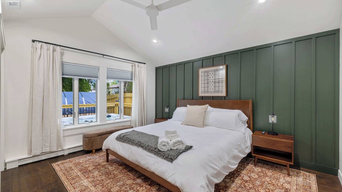 Southfield House | Renovated 7BR - Gym, Hot Tub, Sauna & Cold Plunge!