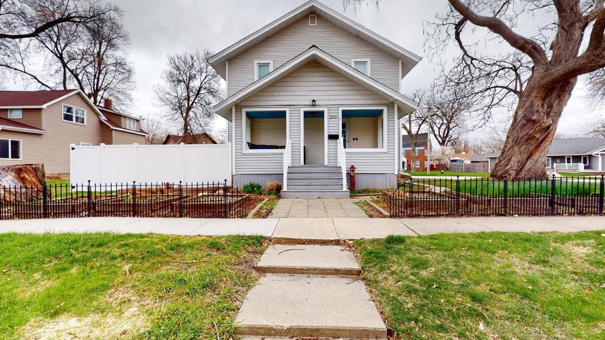 Clear Lake House | Renovated and Close to everything!
