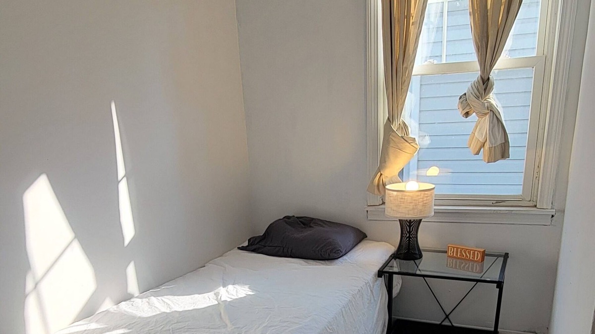 Little Italy House | Renovated and Cozy Little Italy home-Case, University Hospital, Cleveland Clinic