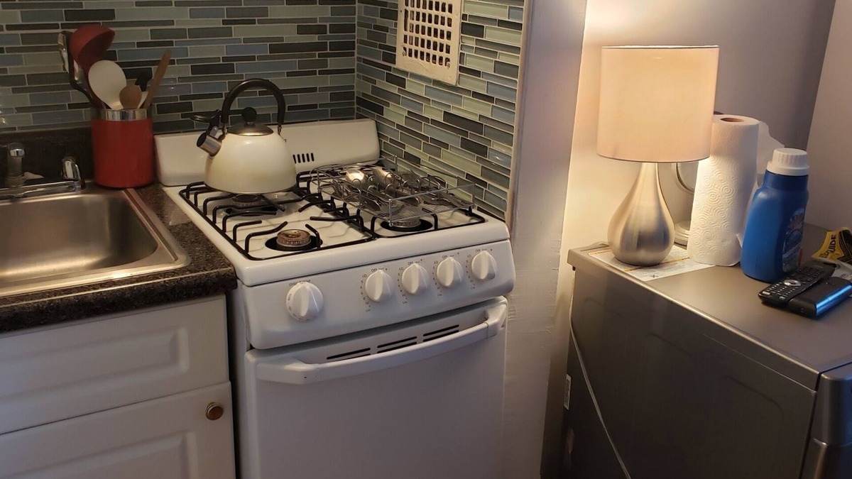Chelsea Apartment | Renovated and Sunny Chelsea/Hudson Yards studio has Washer/Dryer, Free WiFi