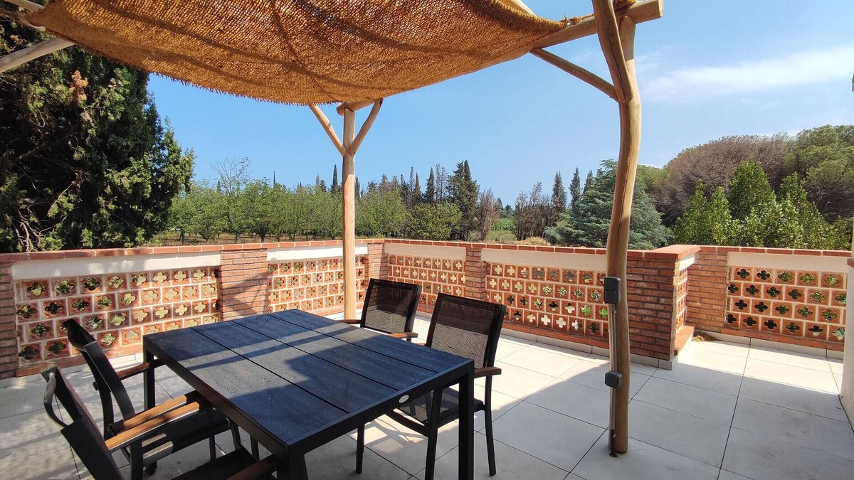 Palau-del-Vidre Apartment | Renovated apartment with AC, pool, WiFi and parking in Palau-del-Vidre