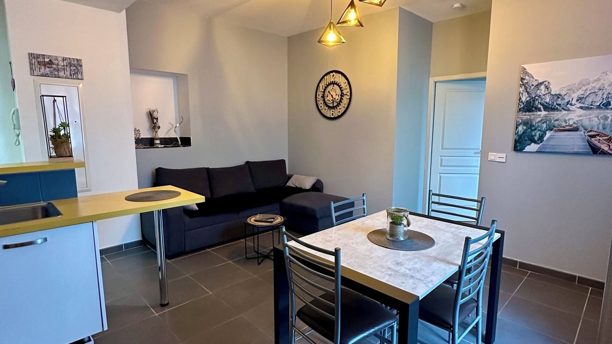 Argeles Gazost Apartment | Renovated apartment in spa area