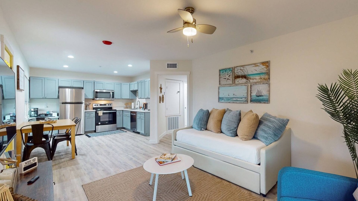 Del Mar Apartment | Renovated apartment with full kitchen, WIFI and close to beach
