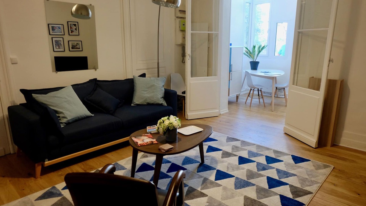 Le Bouscat Apartment | Renovated apartment on courtyard/garden at Bouscat