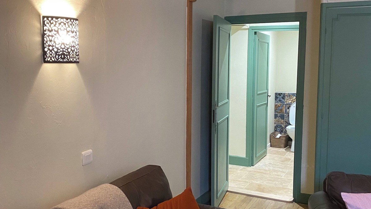 Luzech House | Renovated apartment in riverside village near Cahors