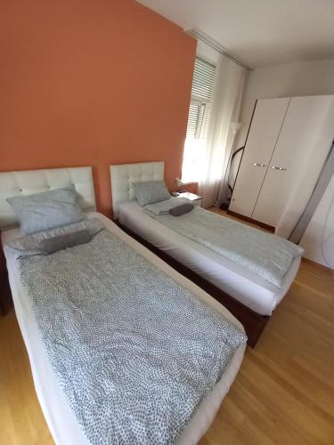 Enge Apartment | Renovated Apartment Near Zurich Lake Sees Self Checkin