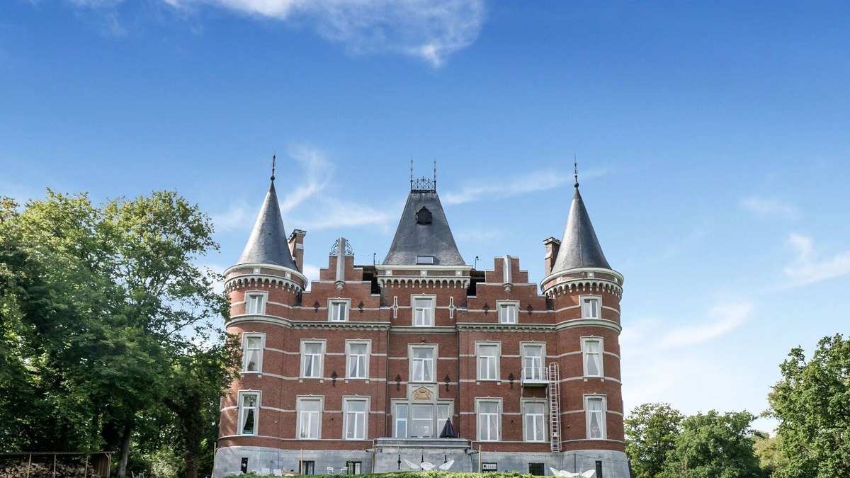 Gesves Other | Renovated appartment in Castle