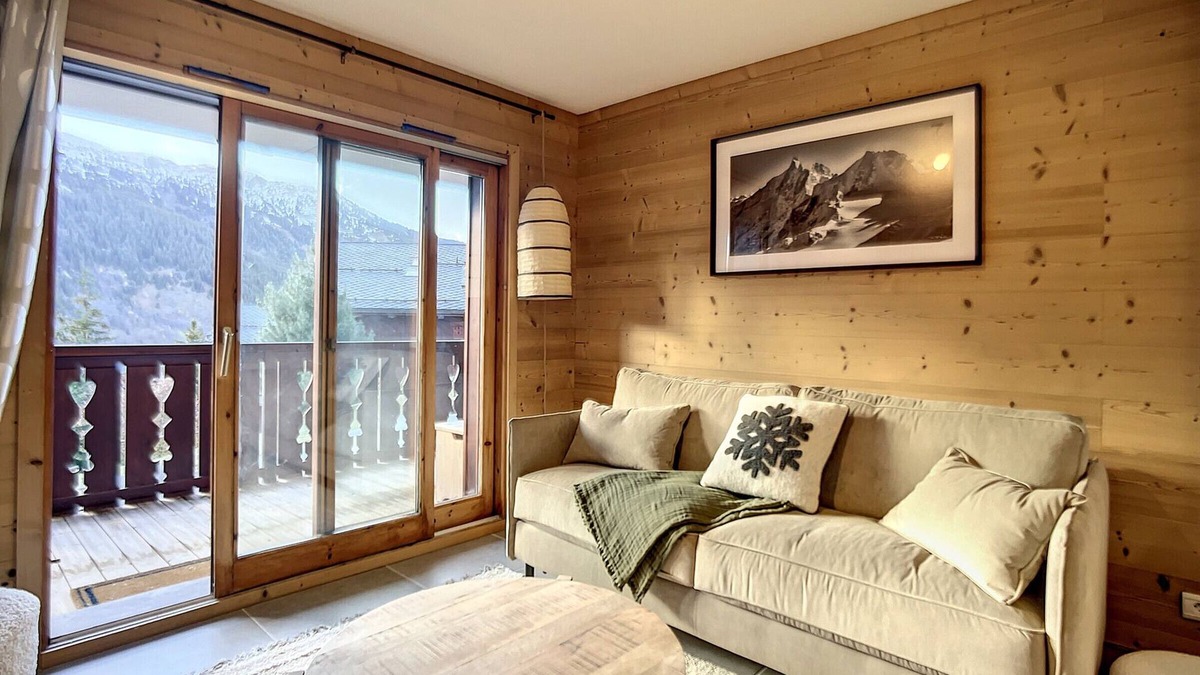Meribel Village Apartment | Renovated apt near slopes and shops, 2 bdrms, parking, WiFi