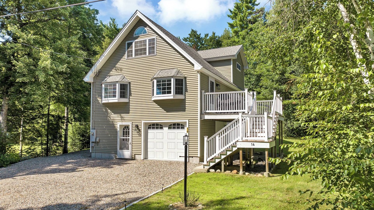 Moultonborough House | Renovated Balmoral Winnipesaukee Sleeps 8 Pet Friendly