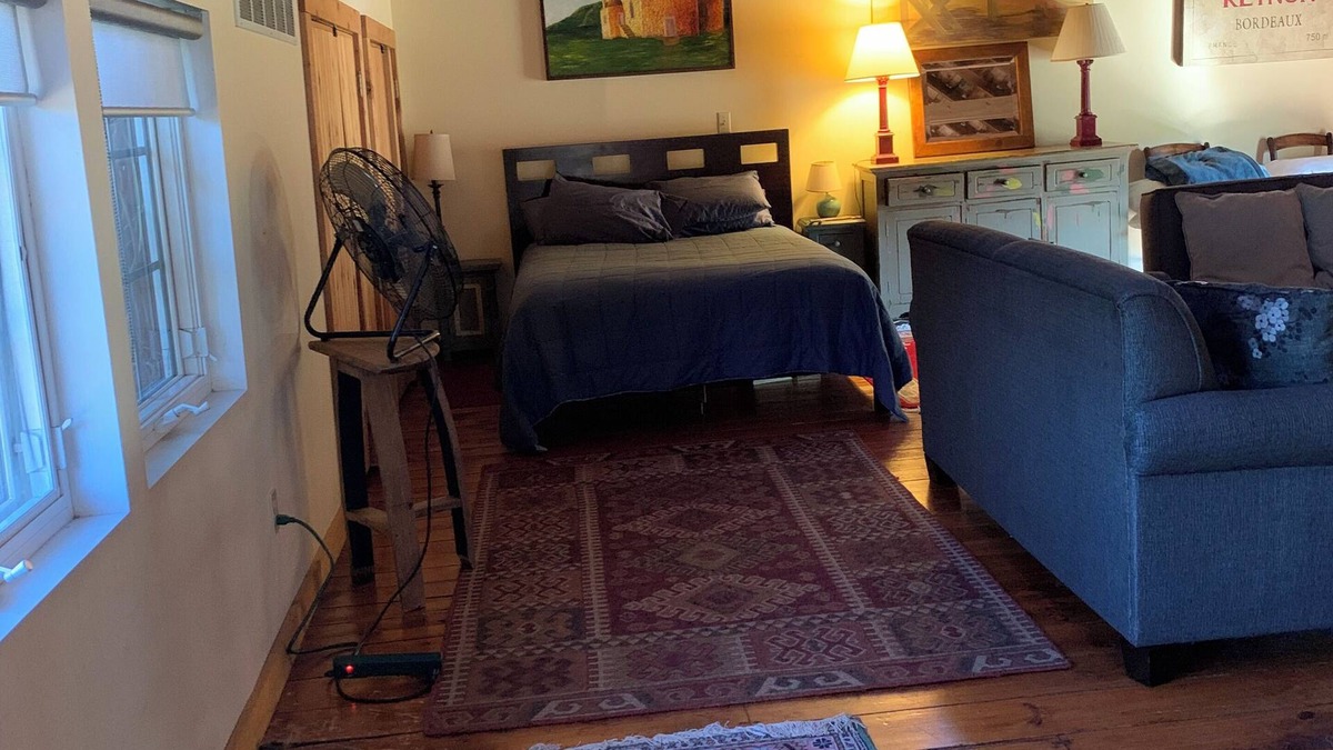 Stevensville House | Renovated barn with large backyard, grand piano and pet friendly