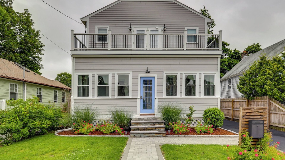Barrington Cottage | Renovated Barrington Cottage w/Beach Access!