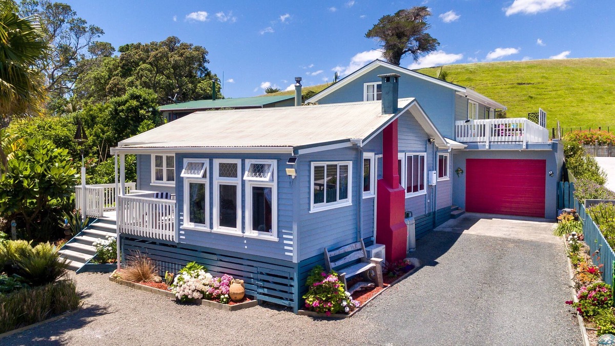 Opononi House | RENOVATED BEACH COTTAGE WITH HARBOUR AND SAND DUNE VIEWS.