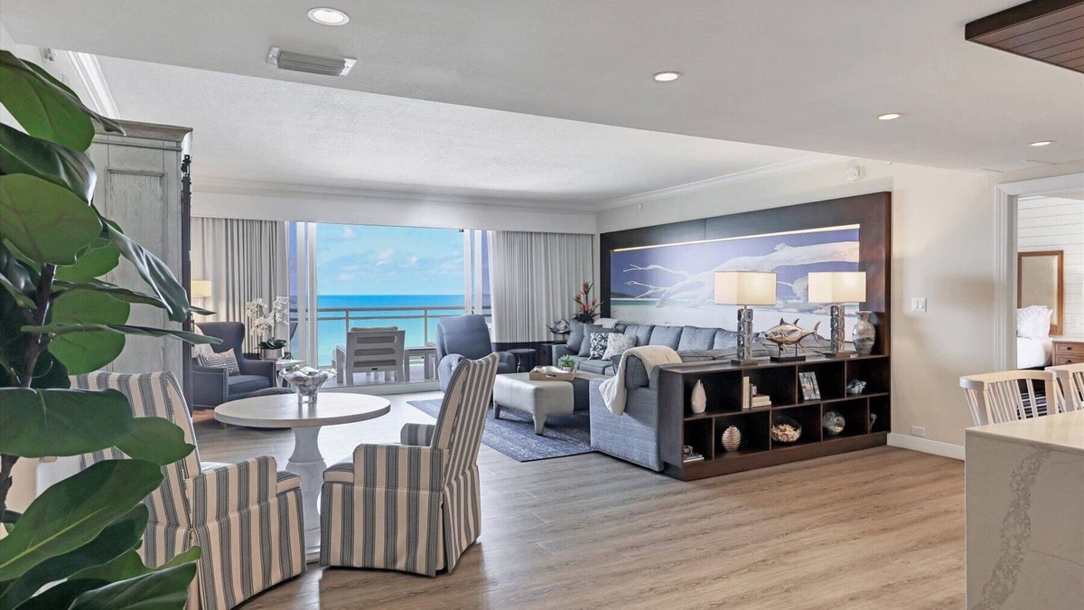 Sarasota Condo | Renovated Beachfront 2 Bedroom Condo by FVC