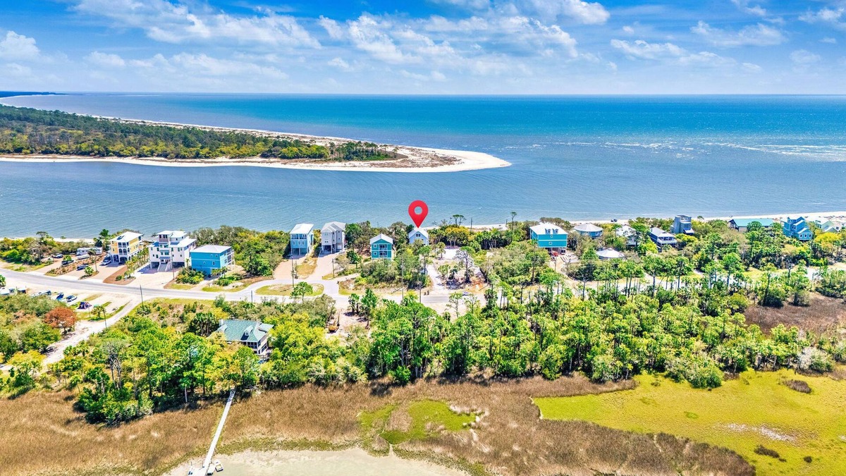 Indian Pass House | Renovated! Beachfront on IP, Dog Friendly w/Boat Parking!