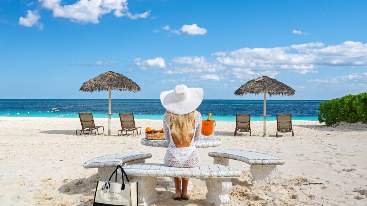 Nassau Apartment | Renovated Beachfront 3 BR - Steps to Baha Mar