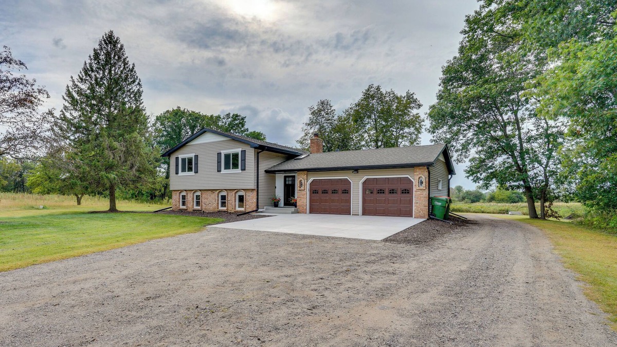 Blaine House | Renovated Blaine Farmhouse w/Heated Pole Barn!