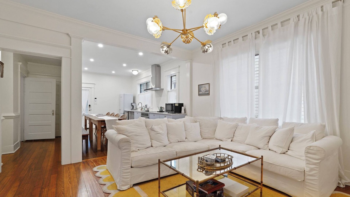 Metropolitan Apartment | Renovated Bright + Airy Home in Prime Location by Lucky Savannah