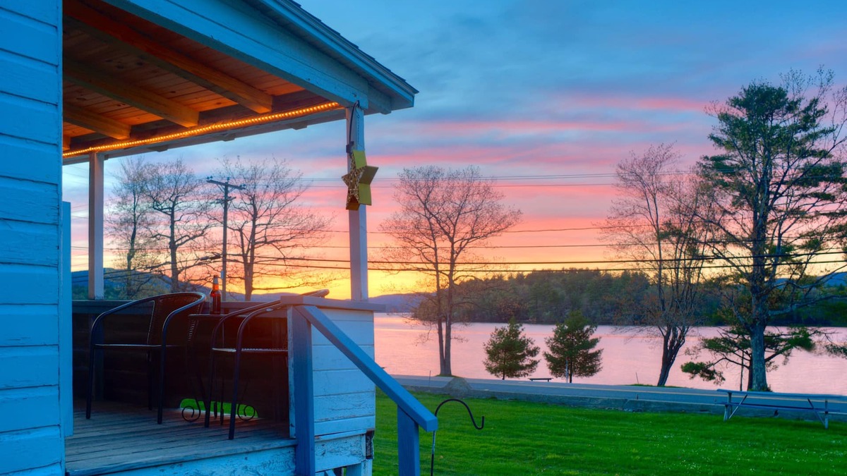 Bristol House | Renovated Bungalo Village Cottage on Crystal-Clear Newfound Lake