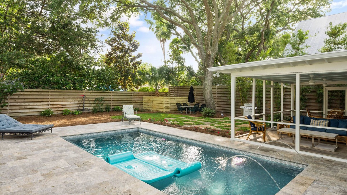 East Beach House | Renovated Cottage w/New Heated Swimming Pool at East Beach's 6th St. Access