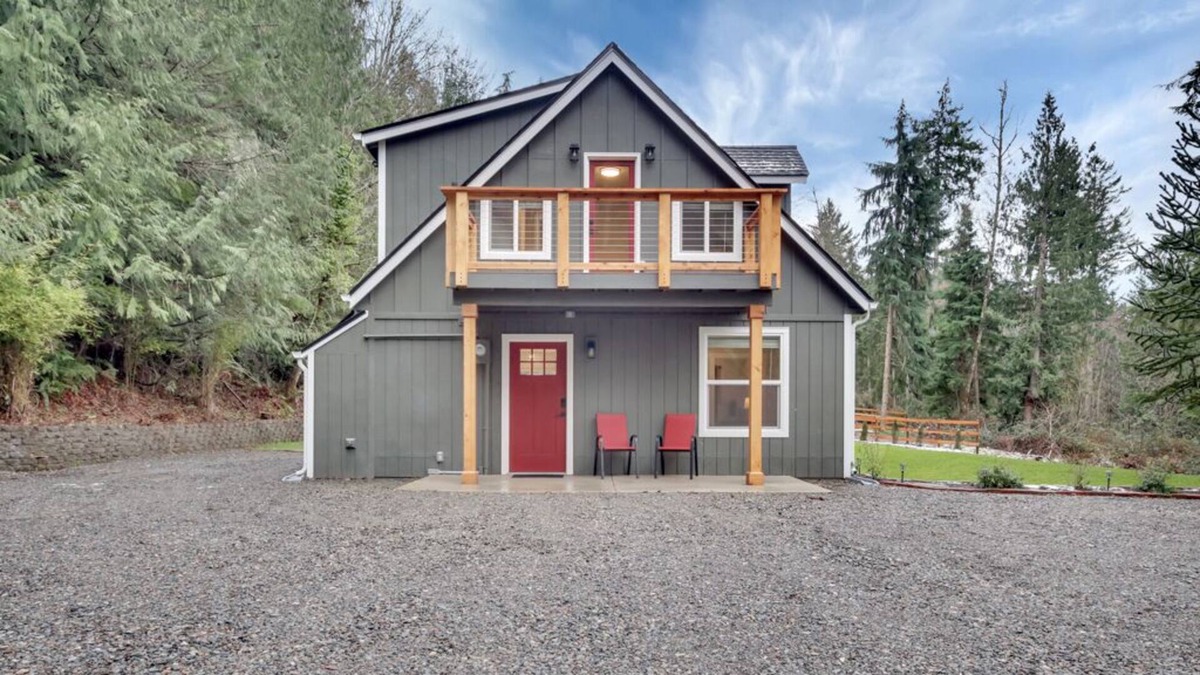 Buckley Cabin | Renovated cabin in the woods!
