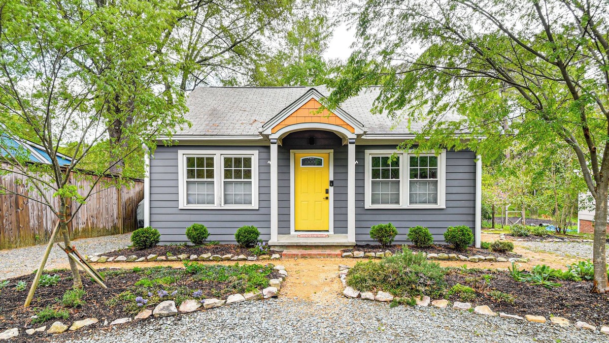Carrboro House | Renovated Carrboro House with Deck & Fire Pit!
