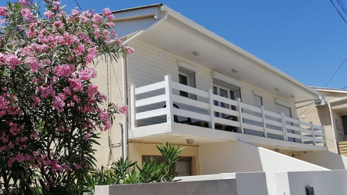 Gruissan Plage House | Renovated chalet, walking distance to shops and sea, Gruissan plage