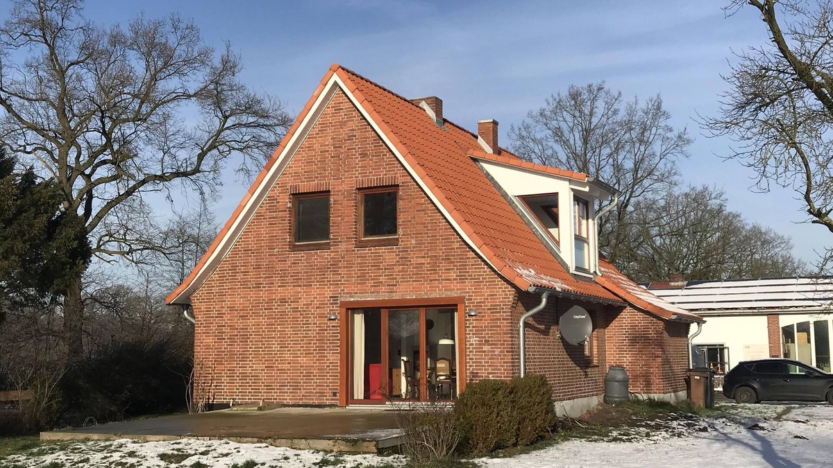 Borstel-Hohenraden House | Renovated clinker house near Hamburg