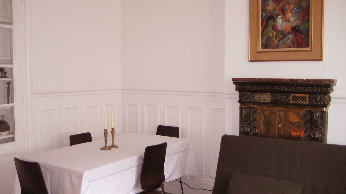 Clichy Apartment | Renovated, clean, old-world charm on Paris border; can sleep 5