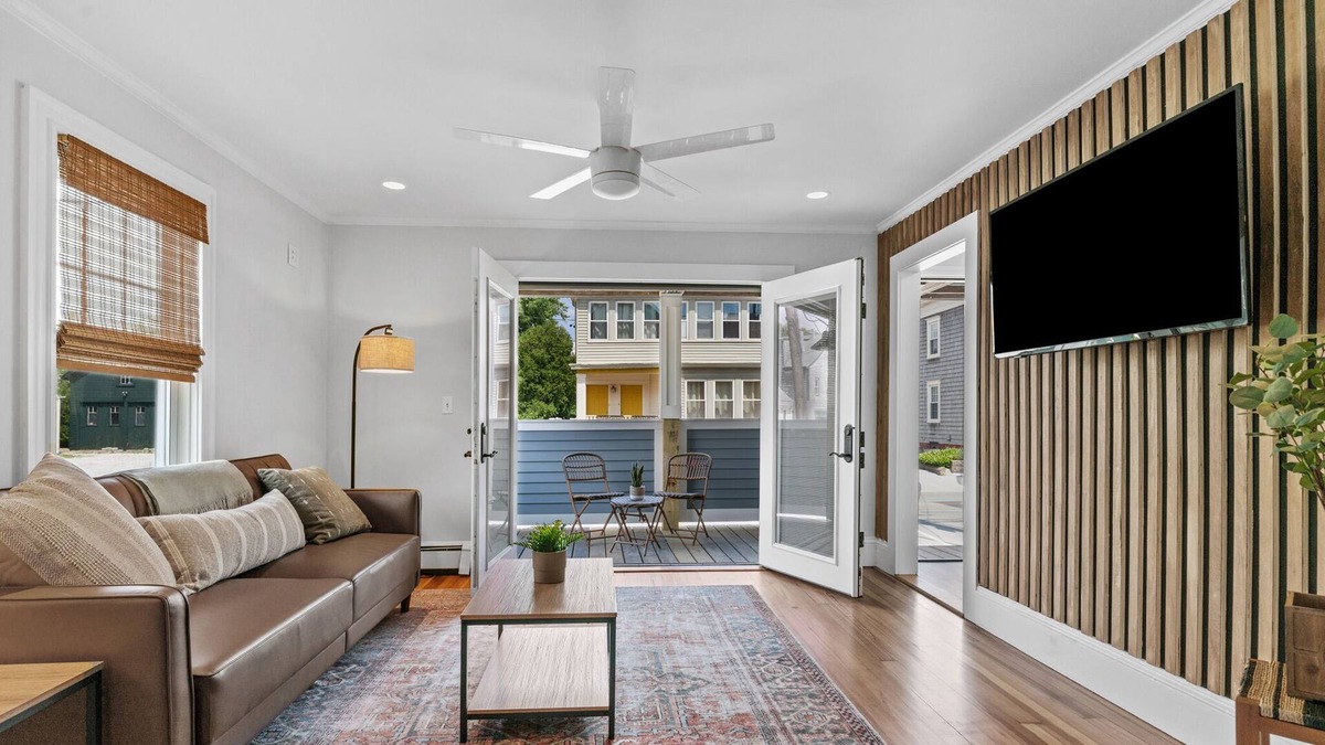 Warren House | Renovated Coastal Retreat⎥+8 beds ⎥Historic Waterfront