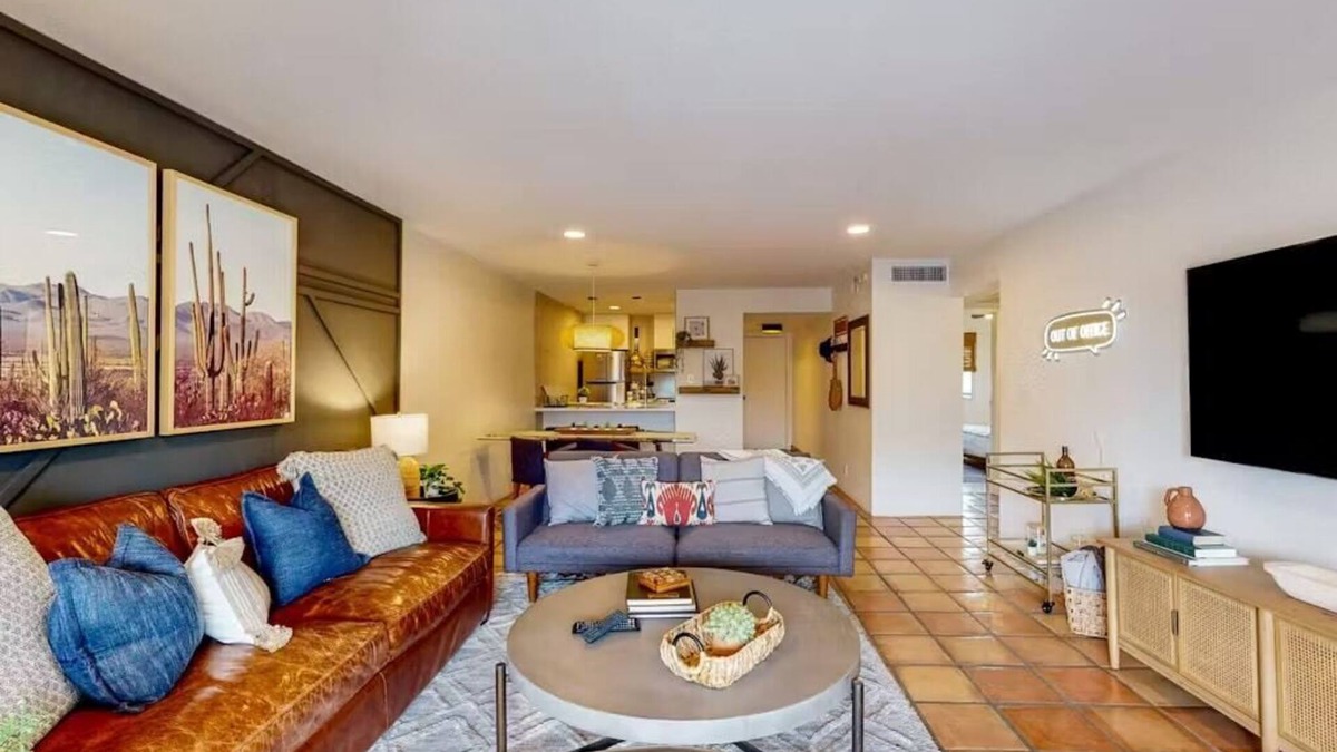 South Scottsdale Condo | Renovated Condo with Pool, Spa, & Gym access