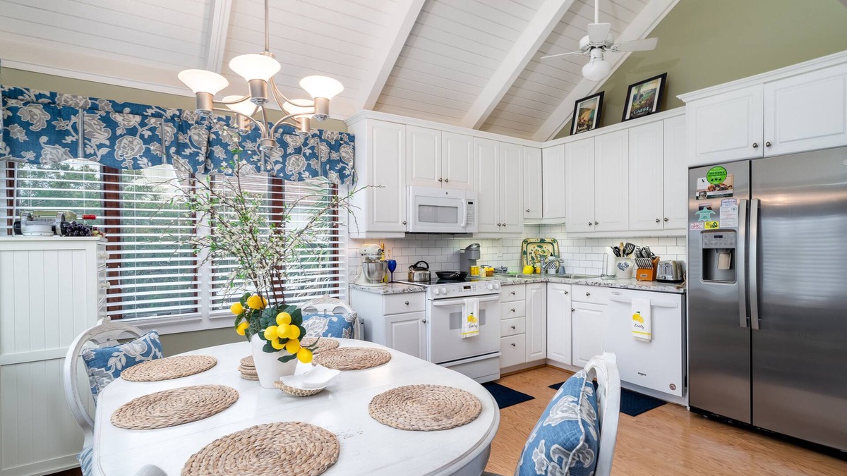 Sealoft Villas House | Renovated Cottage w/Golf Views! Close to Beach, Neighborhood Pool! Amenity Cards Available!