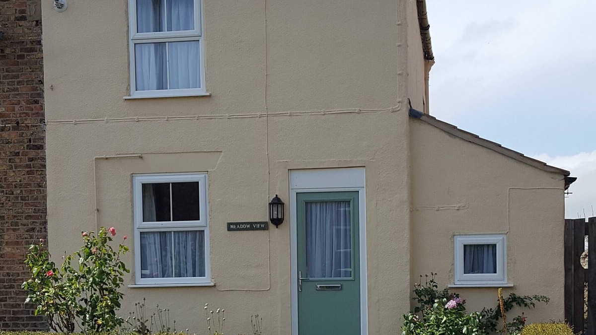 Sigglesthorne Cottage | Renovated cottage in village location with spectacular countryside views