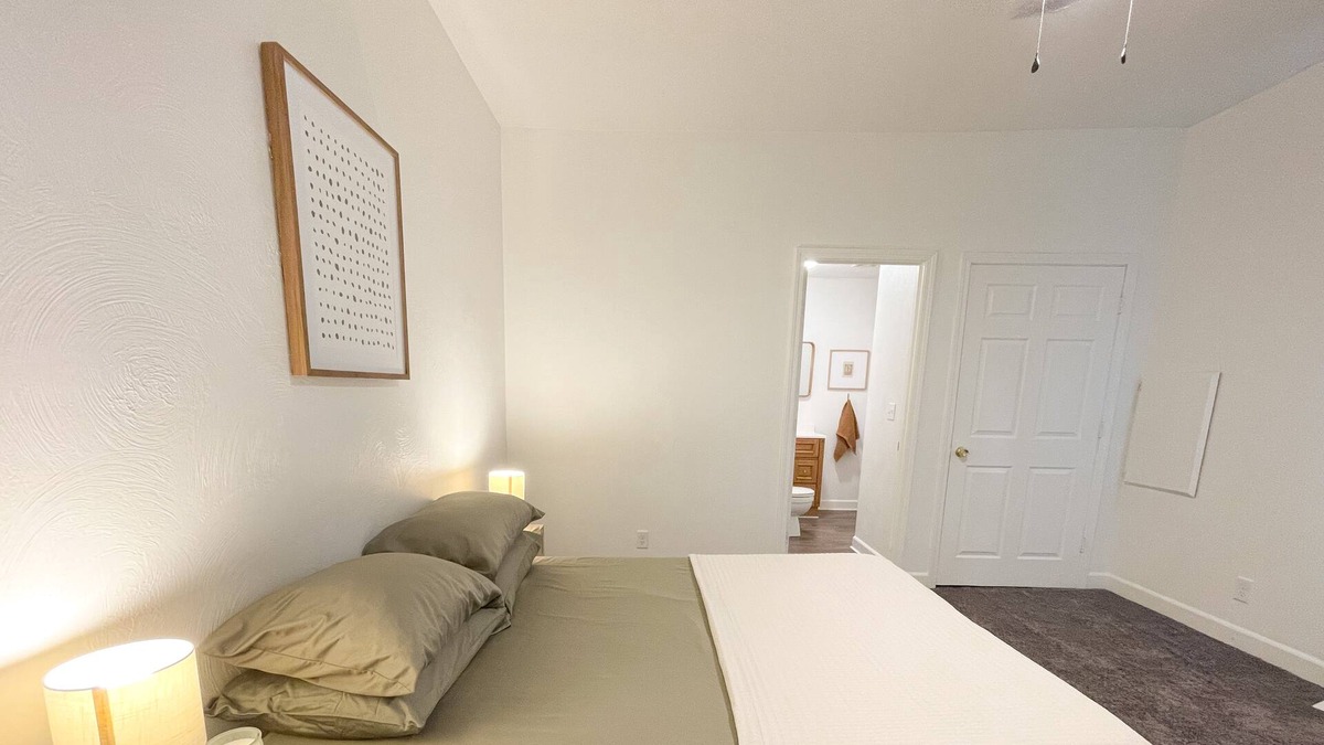 Carterville Cottage | Renovated Cottage in Carterville