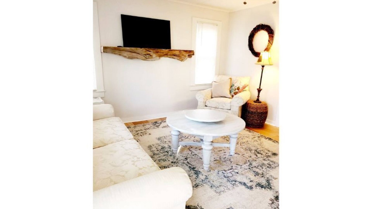 Jamestown House | Renovated Cottage In Historic Jamestown NC