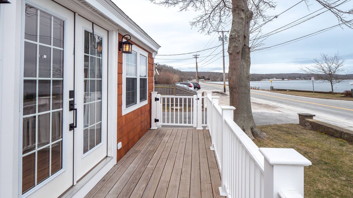 Tiverton Cottage | Renovated Cottage- steps away from the water